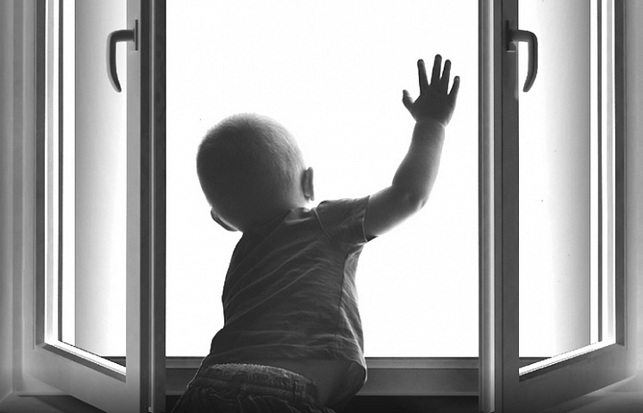 Памятка для родителей: Как предотвратить выпадение ребенка из окна?